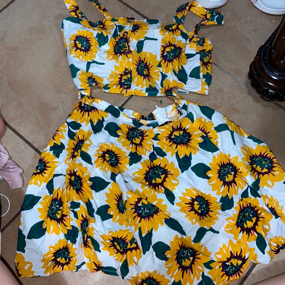 Flowerl short skirt set